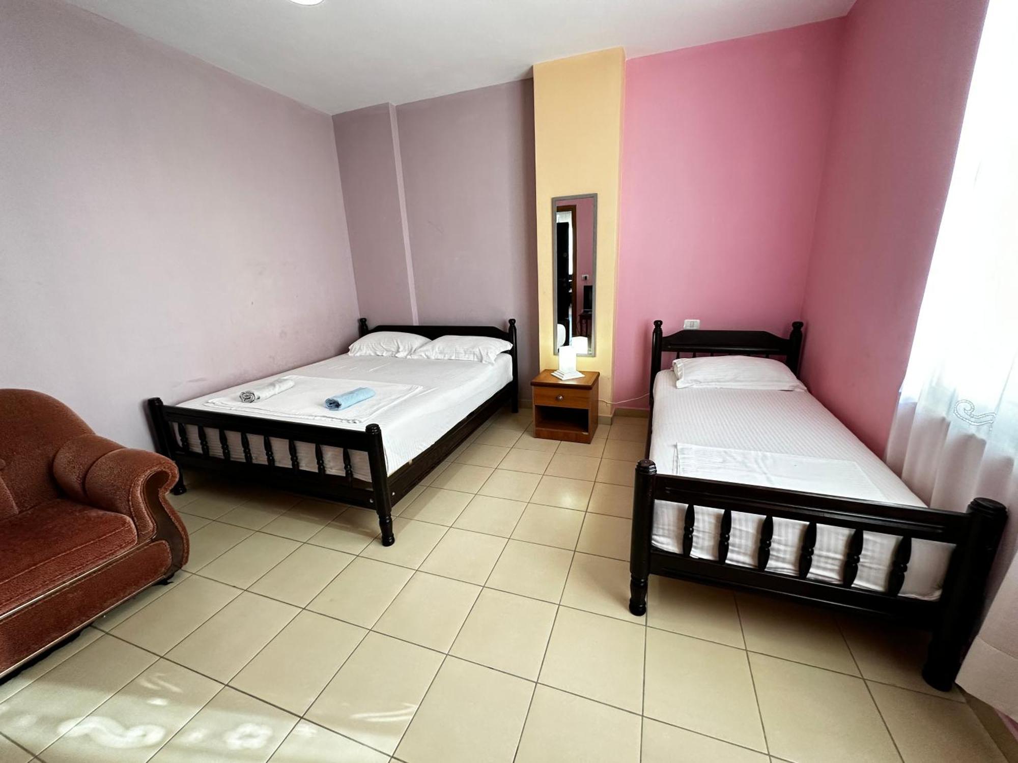 Romance Holiday Garden Inn Дуррес Экстерьер фото