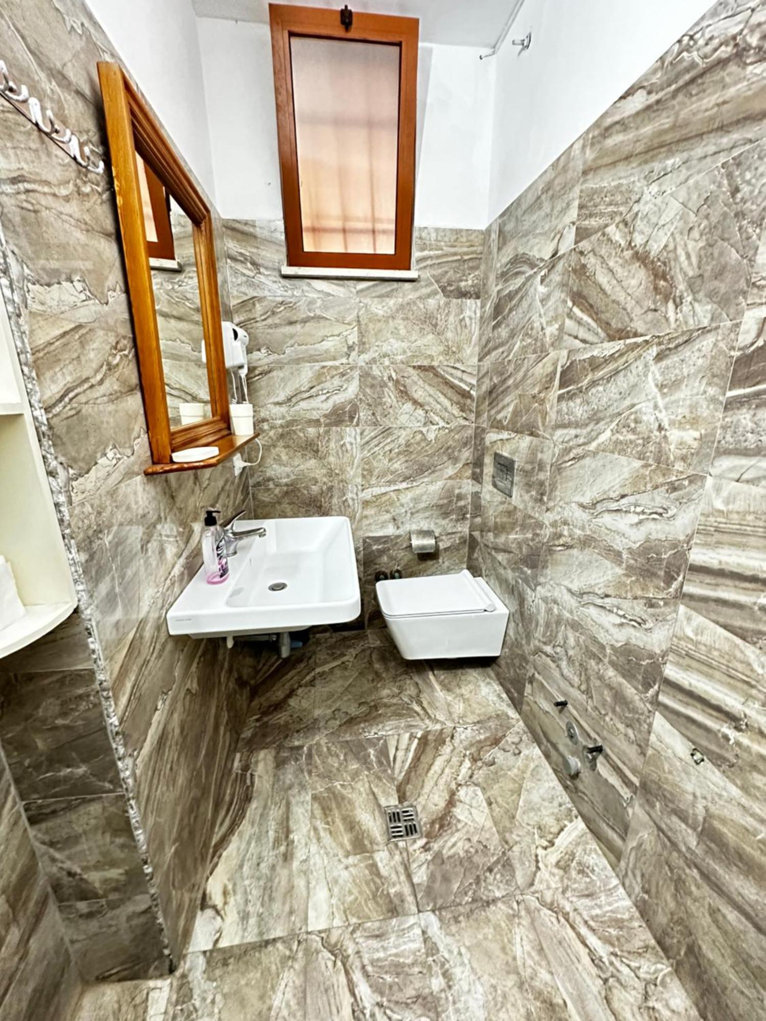 Romance Holiday Garden Inn Дуррес Экстерьер фото