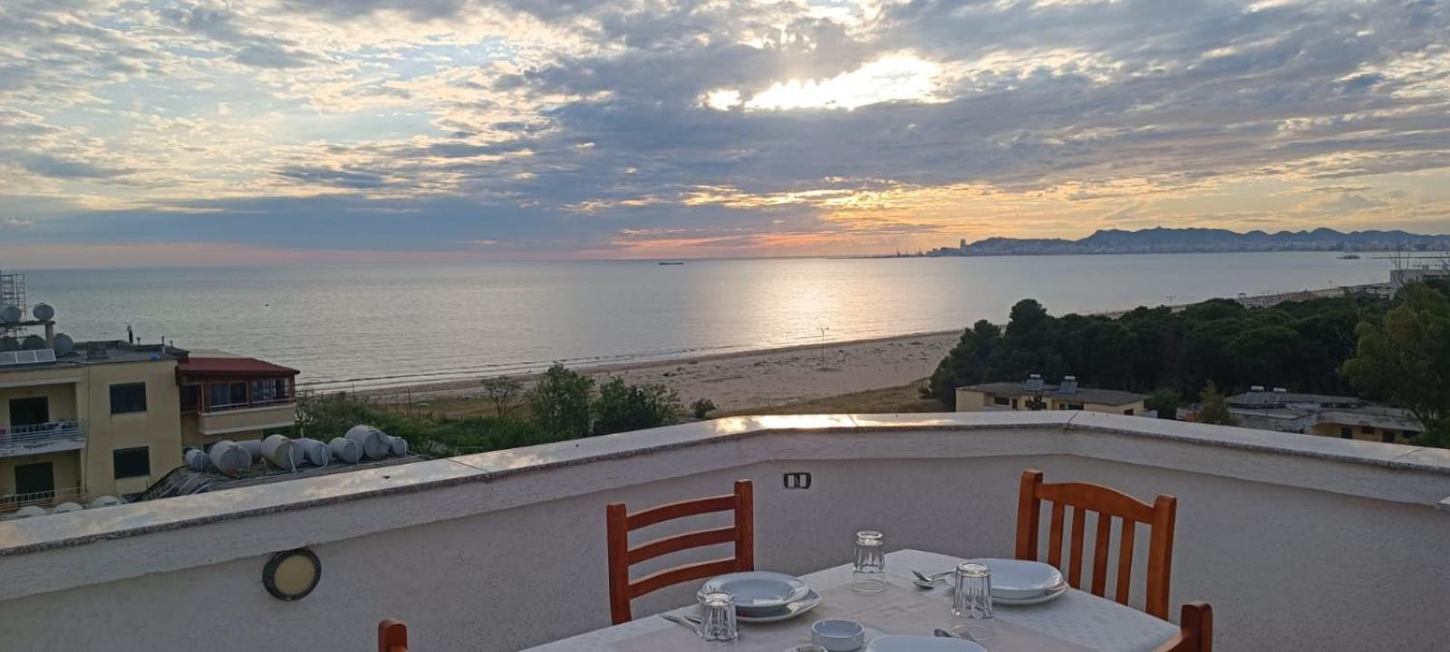 Romance Holiday Garden Inn Дуррес Экстерьер фото