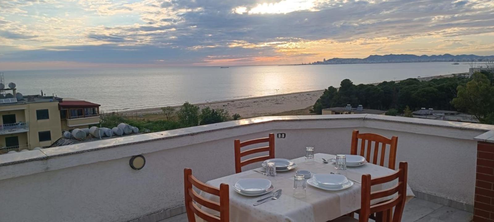 Romance Holiday Garden Inn Дуррес Экстерьер фото